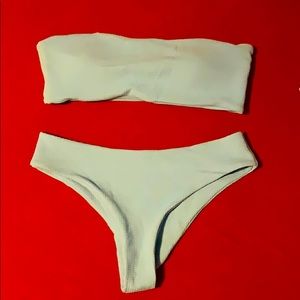 Strapless blue swimming suit